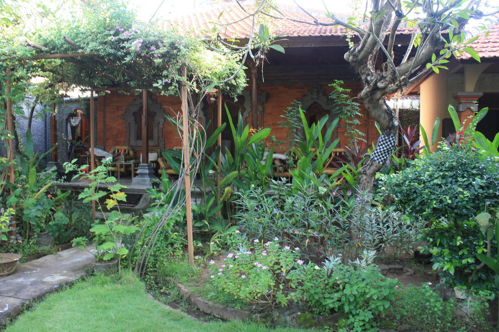 Cleopatra Beach Bungalows Lovina Exterior foto