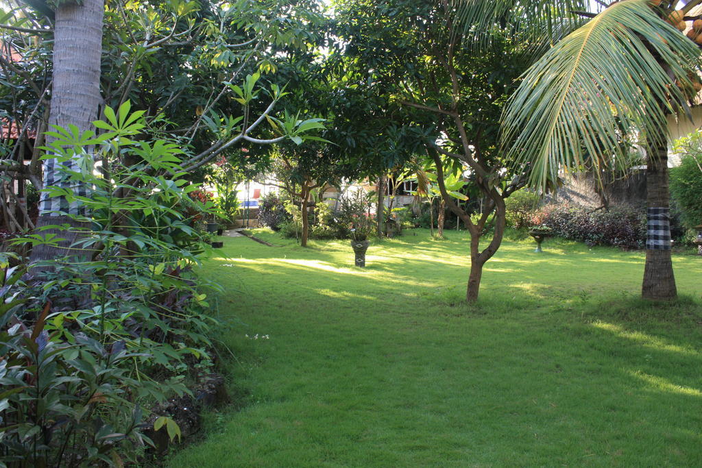 Cleopatra Beach Bungalows Lovina Exterior foto