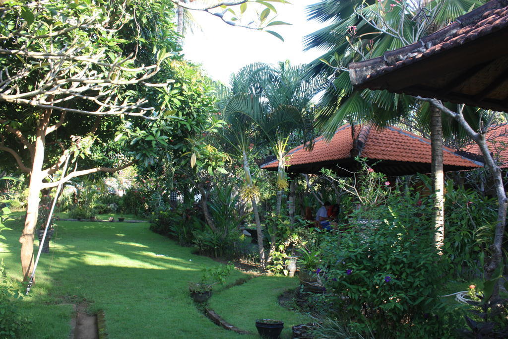 Cleopatra Beach Bungalows Lovina Exterior foto