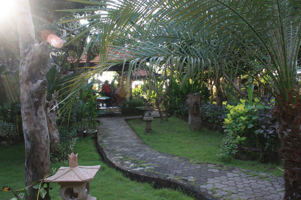 Cleopatra Beach Bungalows Lovina Exterior foto